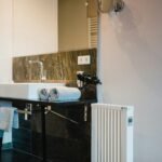 Chauffer une salle de bain avec un sèche-serviette électrique