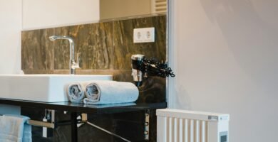 Chauffer une salle de bain avec un sèche-serviette électrique